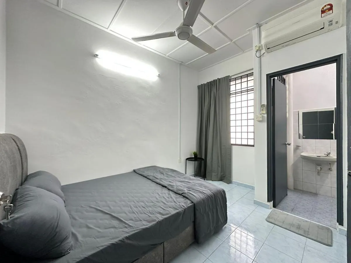 Permas Double Storey 8 Pax Wifi Netflix Johor Bahru
