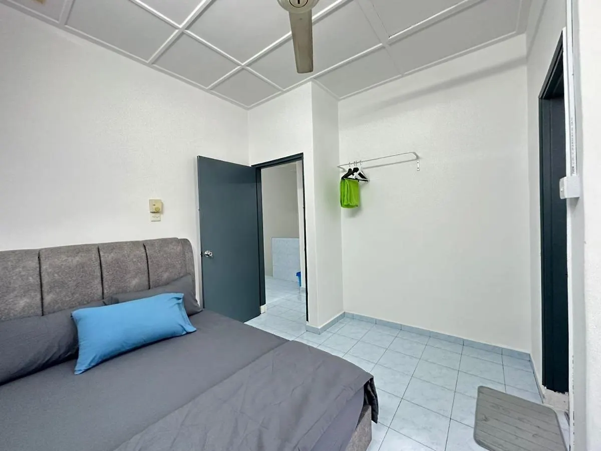 Permas Double Storey 8 Pax Wifi Netflix Johor Bahru 0*,